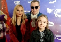 Владимир Левкин вместе с женой Марусей и дочерью Никой готовятся к празднованию Нового года