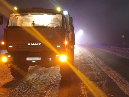 Пьяный житель Удмуртии погиб под колесами КамАЗа