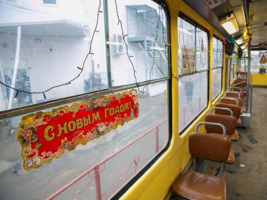 На волгоградские дороги вышли новогодние автобусы, трамваи и троллейбусы