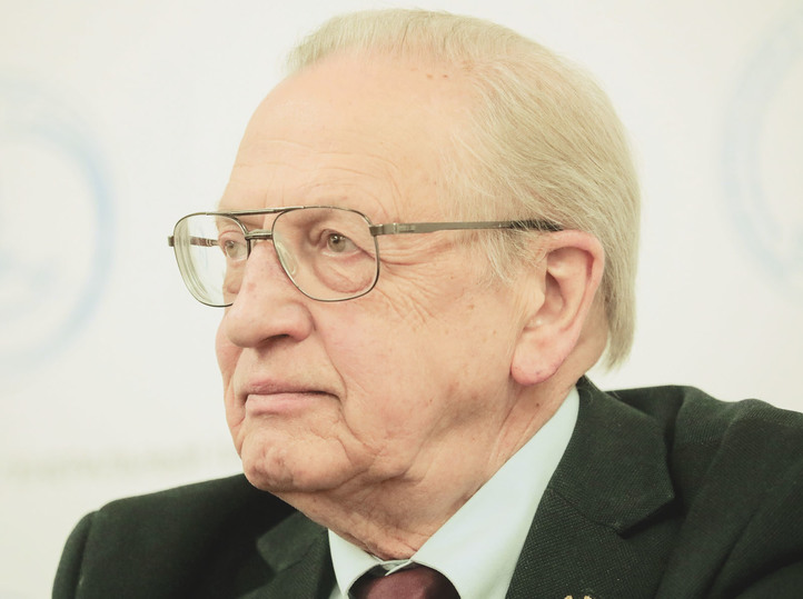 Знаменитости, умершие в 2022 году; вспомним, кто ушел