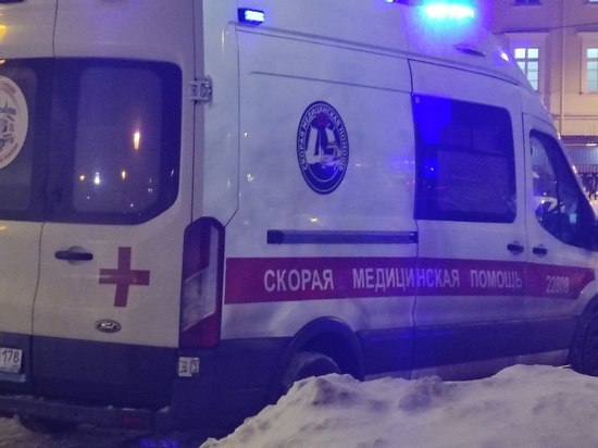 Школьник пострадал в массовой аварии на Петровской набережной 28 декабря