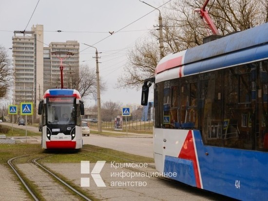 В Евпатории школьники будут бесплатно ездить в трамваях весь учебный год