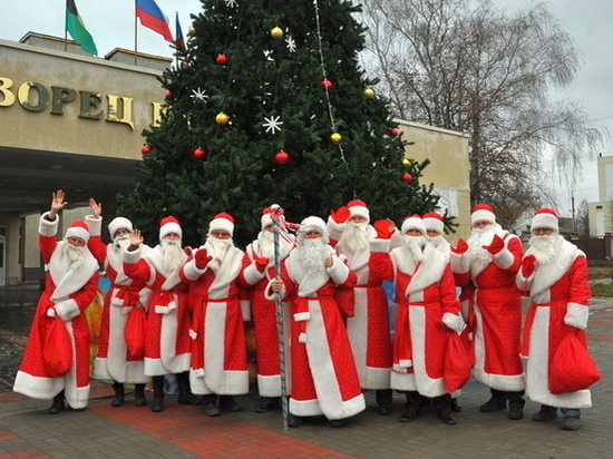 Парад Дедов Морозов прошел в ЛНР