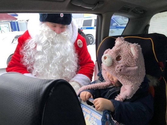 Сотрудники ГАИ в Сунтарском районе Якутии стали Дедами Морозами