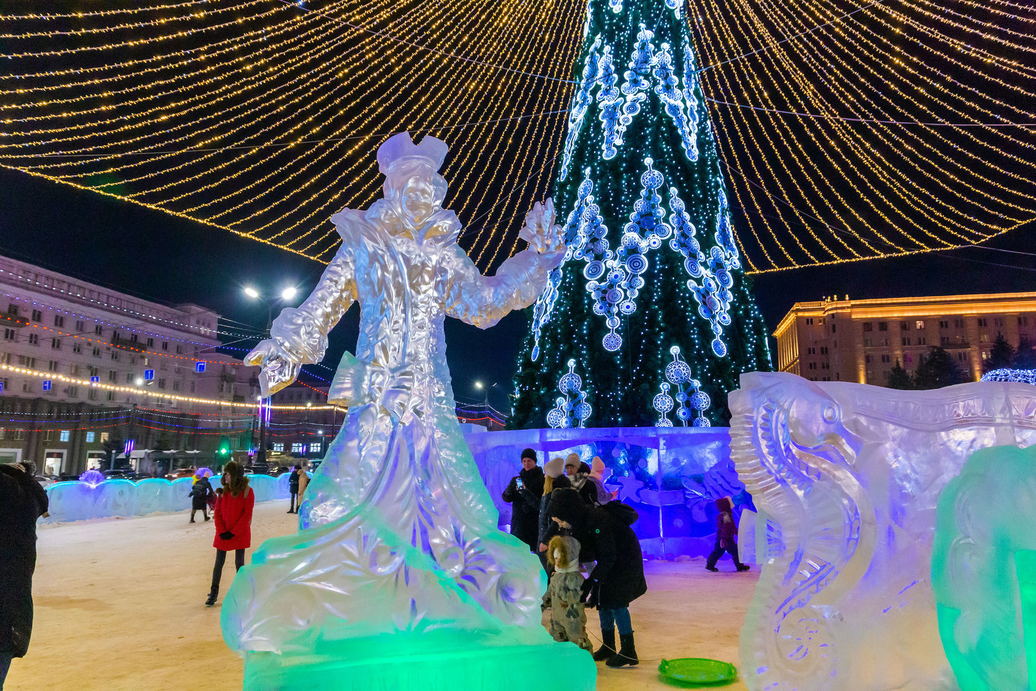 В Челябинске открыли главный ледовый городок