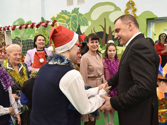 Юрий Зайцев поздравил с Новым годом воспитанников дома-интерната «Солнышко»