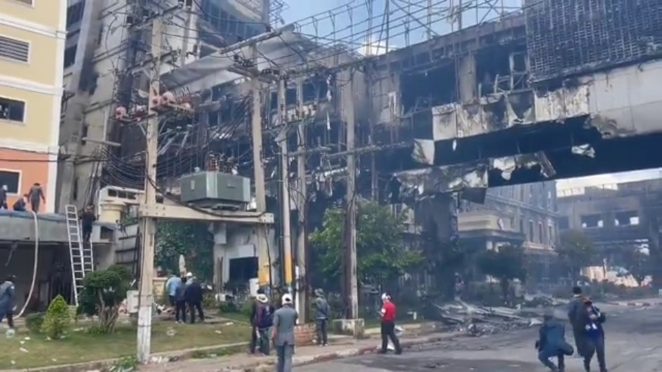 Пожар в отеле в Камбодже: люди оказались в огненной ловушке
