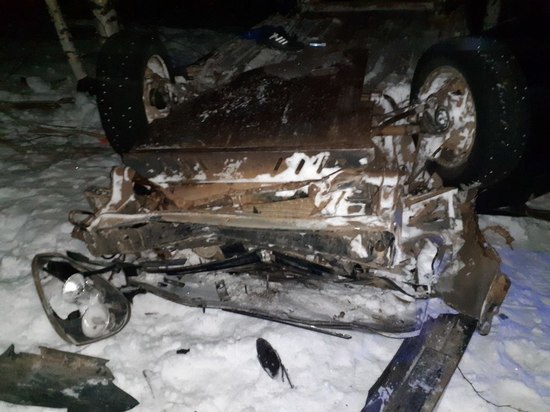 В Кировской области «Лада Приора» вылетела на обочину – два человека погибли