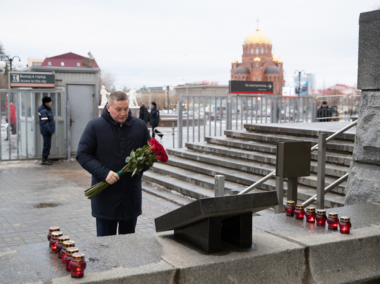 В Волгограде Андрей Бочаров возложил цветы в память о жертвах терактов