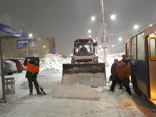За последнюю ночь с чебоксарских улиц вывезли 970 кубов снега