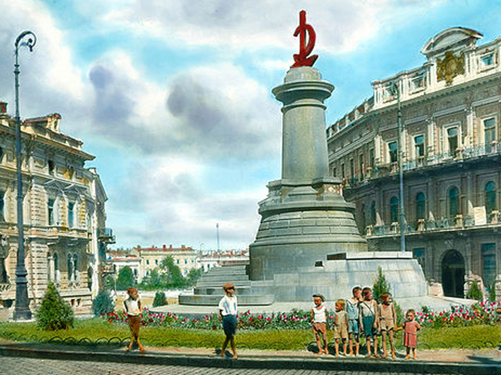 Снесенный в Одессе памятник Екатерине II оказался новоделом