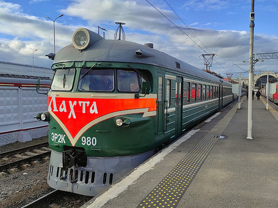 Петербуржцы в праздники смогут прокатиться в Выборг на ретропоезде «Лахта»
