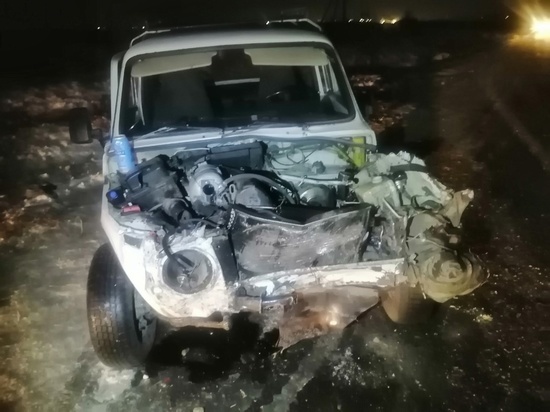 В Хакасии на трассе «Нива» врезалась в грузовик