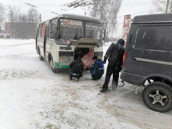 Автобус с пассажирами заглох на оживленном перекрестке в кузбасском городе