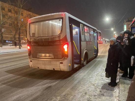 Барнаульцам напомнили, как будет ходить общественный транспорт в новогодние праздники