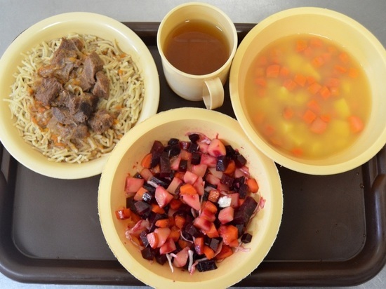 Осужденных Екатеринбурга на Новый год будут кормить гороховым супом и минтаем