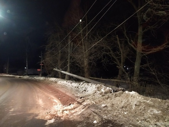 ДТП привело к отключению электричества в домах отдаленного района Петрозаводска