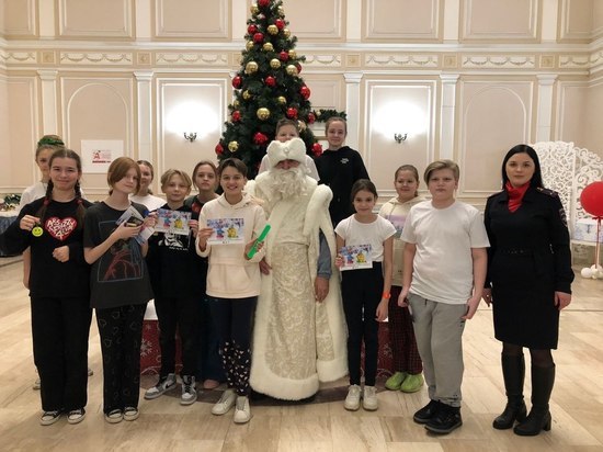 Дед Мороз встретился с юными жителями Серпухова по просьбе госавтоинспекторов