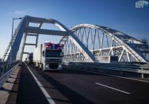 Перед Крымским мостом со стороны Керчи образовалась очередь из легковых автомобилей