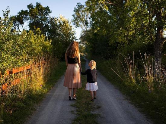 Лишенная родительских прав неблагонадежная мать спустя 12 лет воссоединилась с дочерью в Кузбассе