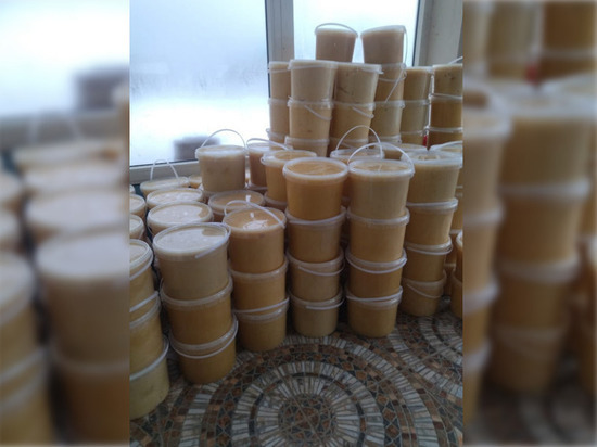 Пасечник из Удмуртии отправил бойцам 500 кг меда