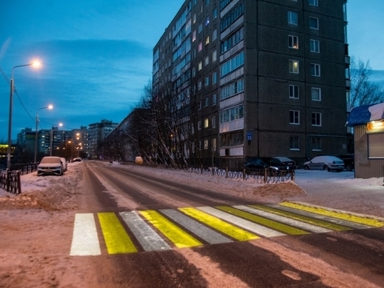 В Мурманске пешеходные переходы проецируют дорожную разметку