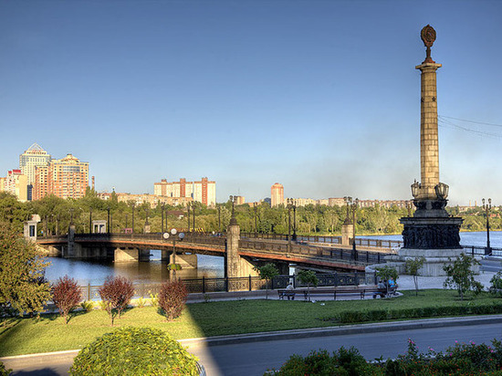 Власти ДНР приняли новую конституцию республики