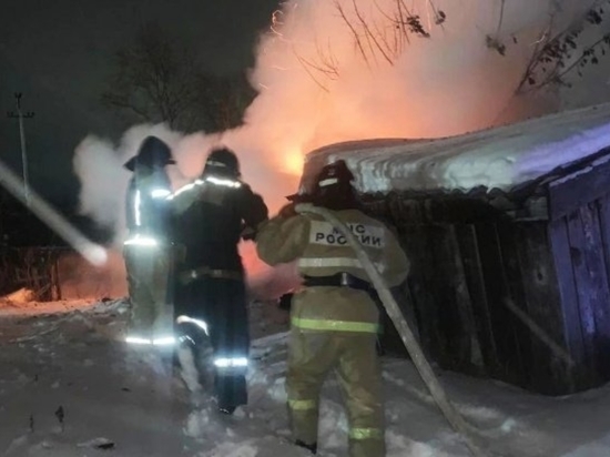 В Кезском районе загорелся двухквартирный жилой дом