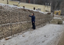 Депутаты смогли добиться решения проблемы с аварийной подпорной стеной на улице Базайской