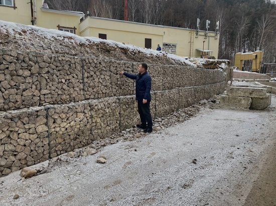 В Красноярске депутаты добились ремонта подпорной стены на улице Базайской