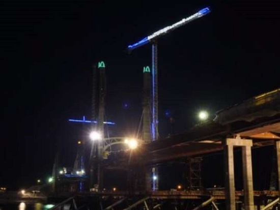 В честь Нового года в Муроме украсили мост через Оку