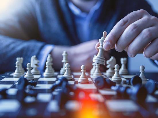 Гроссмейстер из Бурятии сыграл против чемпиона мира по шахматам