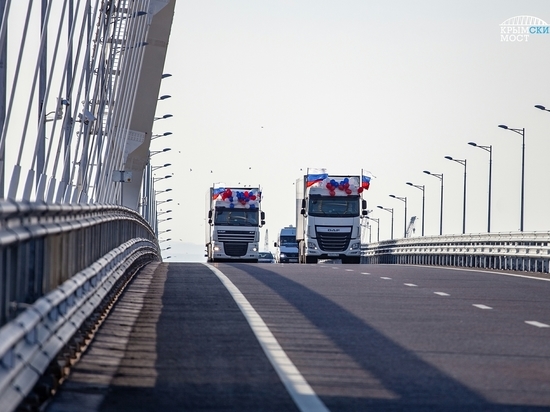 Предновогодняя  пробка перед Крымским мостом растянулась на 5 километров
