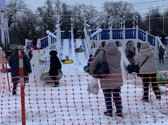 На новогоднюю площадь Ленина в Воронеже можно приходить со своими тюбингами