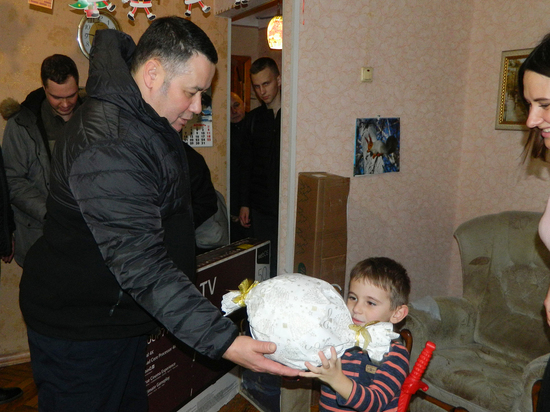 Губернатор Тверской области подарил четырехлетнему жителю Запорожья новогодний подарок