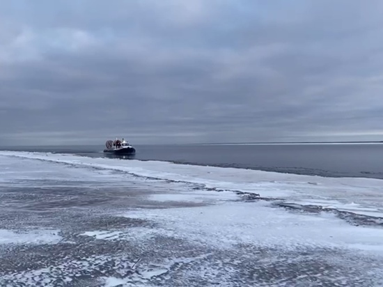 Спасатели усилили патрулирование Ладожского озера перед Новым годом
