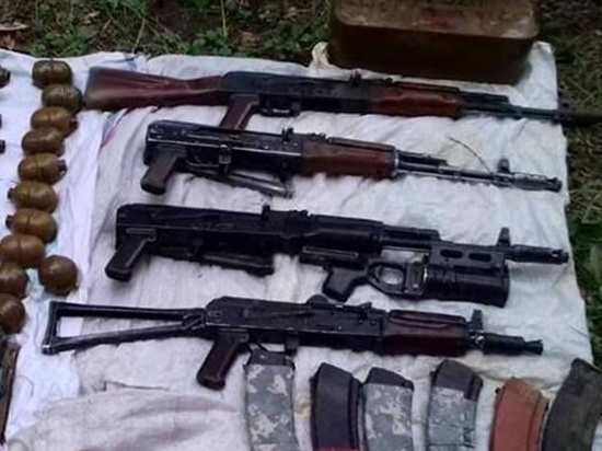 В Смолeнскe осудили троих граждан за торговлю оружиeм
