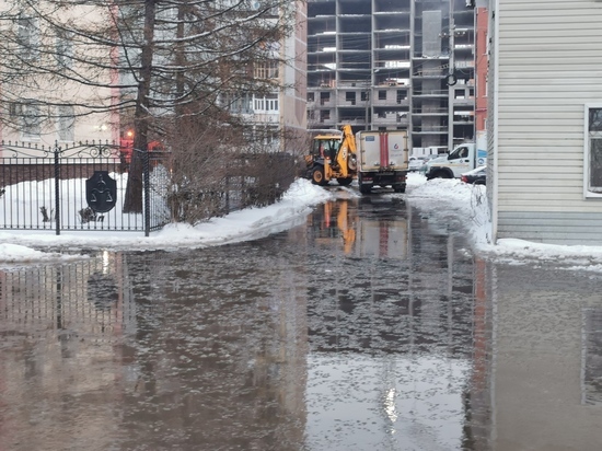 В Архангельске под Новый год прорвало водопровод в спальном районе