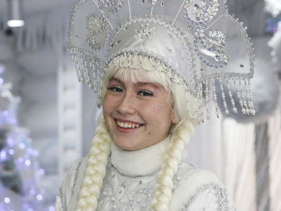 Дед Мороз и Снегурочка пришли к детям в ступинской больнице