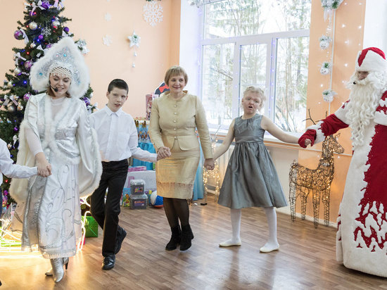 Воспитанники Головеньковского детского дома-интерната получили новогодние подарки от Алексея Дюмина