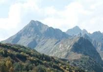 В Абхазии тяжелые травмы получила российская туристка во время похода в горы