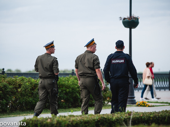 Астраханские полицеские приняли участие в тушении пожара