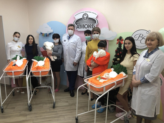 В Астраханской области новорожденных выписывали в костюмах зайчиков