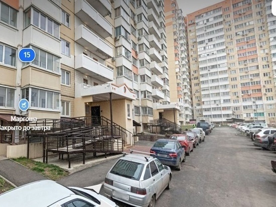 В ЖК Суворовском в Ростове парень разбился насмерть, выпав из окна 14-го этажа