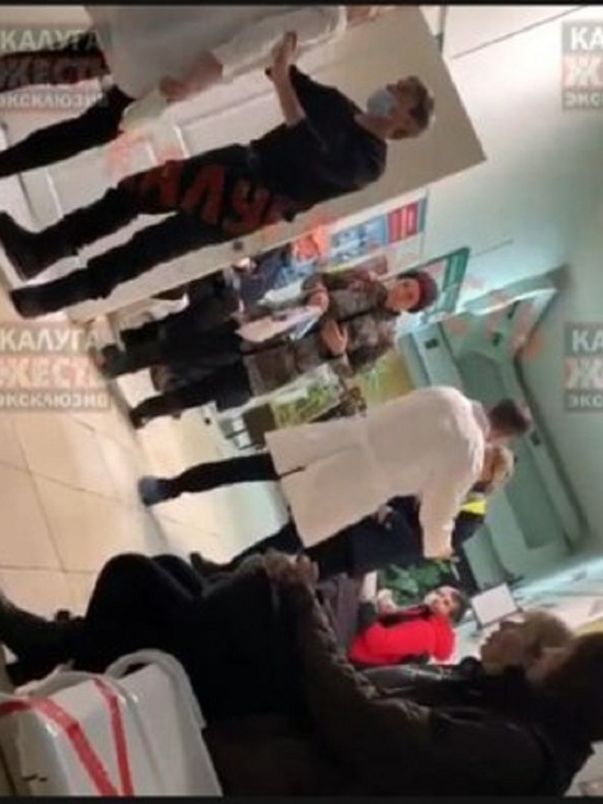 В поликлинике Калуги медсестра плюнула на пациентку и обматерила