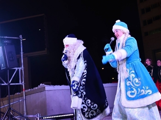 Администрация Мурманска опубликовала фотоотчет с новогодней ночи на Пяти Углах