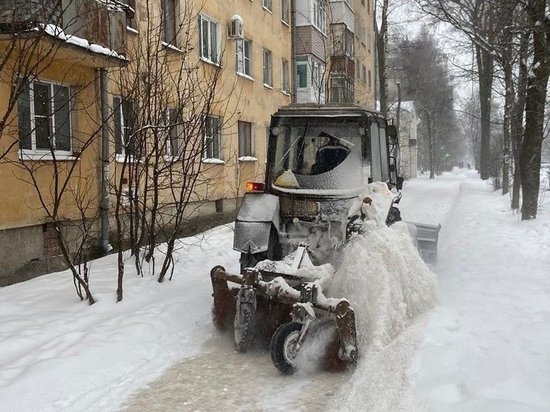 Вологодские коммунальщики приводят в порядок улицы областной столицы