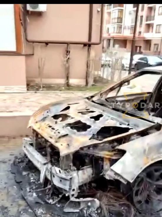 В Геленджике автомобиль сгорел из-за пиротехники