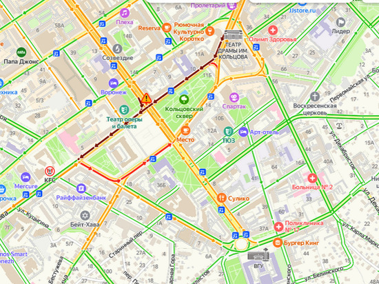 Серьезная автомобильная пробка образовалась в Воронеже вокруг площади Ленина