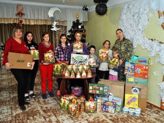 Дети из ЛНР получили новогодние подарки от омичей